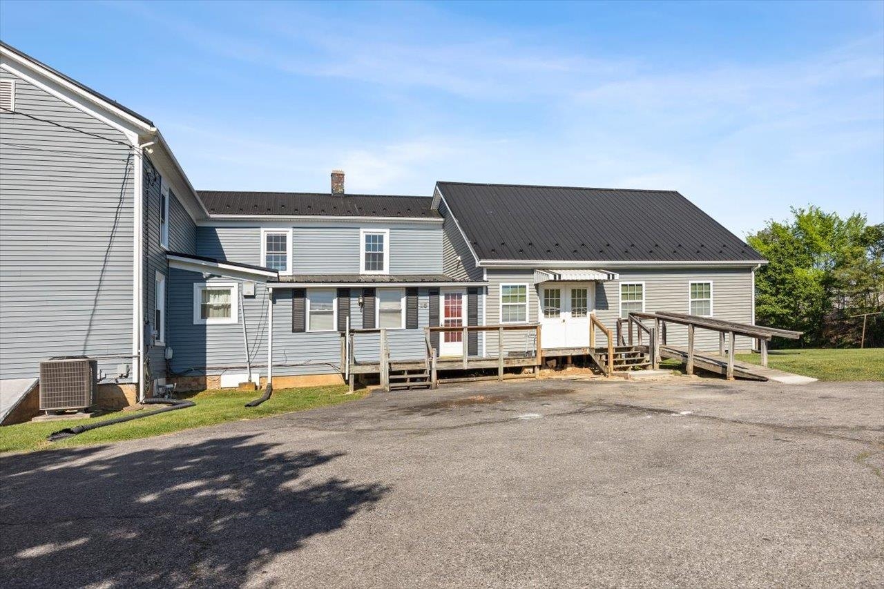 35 TINKLING SPRING RD, FISHERSVILLE, Virginia 22939, ,Residential,35 TINKLING SPRING RD,672880 MLS # 672880