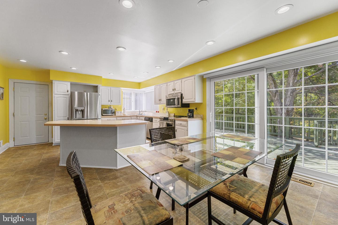 15900 MONCURE DR, DUMFRIES, Virginia 22025, 3 Bedrooms Bedrooms, 8 Rooms Rooms,3 BathroomsBathrooms,Residential,For sale,15900 MONCURE DR,VAPW2104652 MLS # VAPW2104652