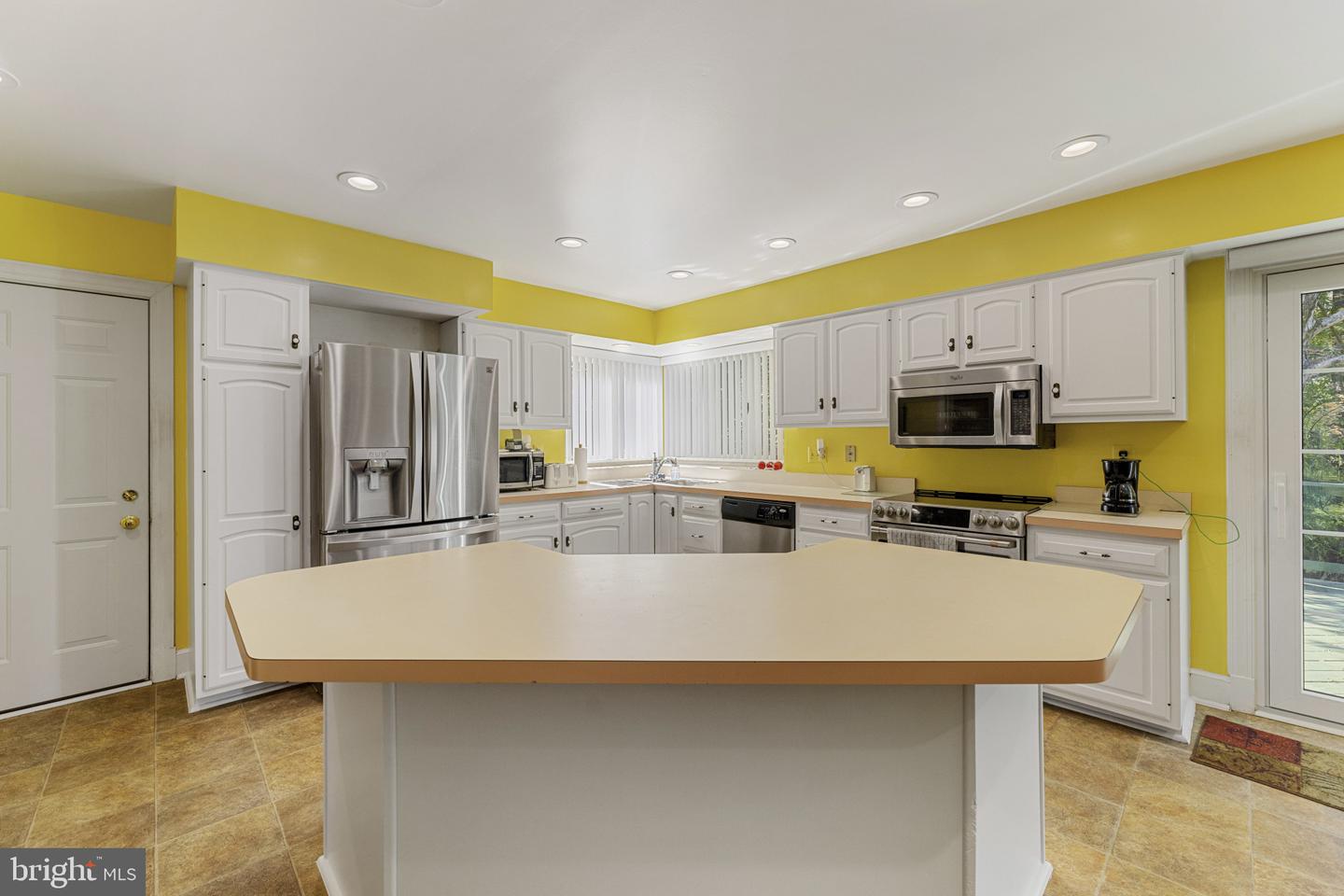 15900 MONCURE DR, DUMFRIES, Virginia 22025, 3 Bedrooms Bedrooms, 8 Rooms Rooms,3 BathroomsBathrooms,Residential,For sale,15900 MONCURE DR,VAPW2104652 MLS # VAPW2104652