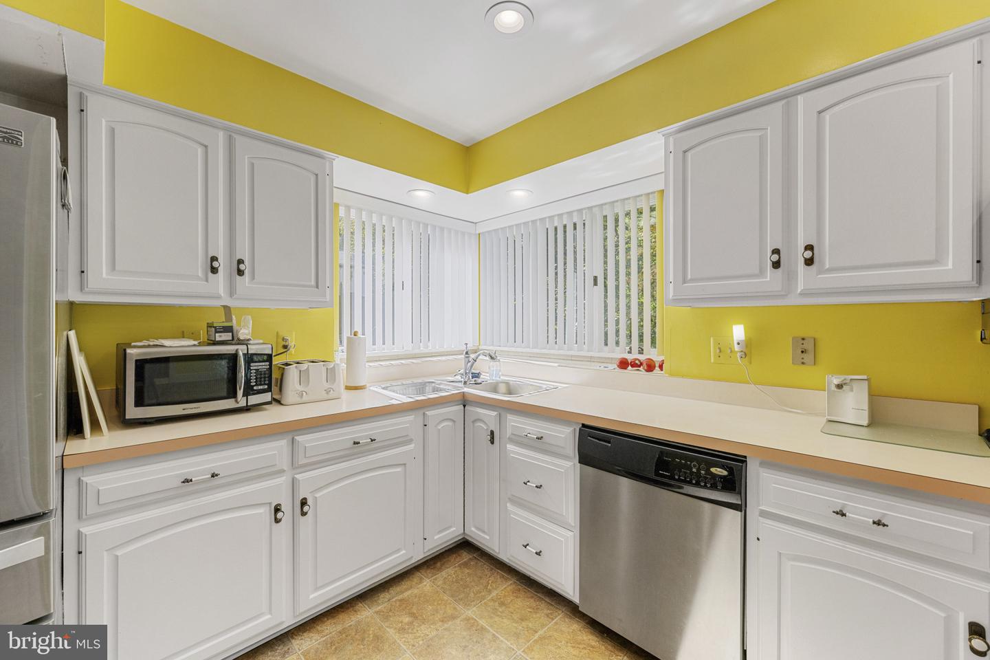 15900 MONCURE DR, DUMFRIES, Virginia 22025, 3 Bedrooms Bedrooms, 8 Rooms Rooms,3 BathroomsBathrooms,Residential,For sale,15900 MONCURE DR,VAPW2104652 MLS # VAPW2104652