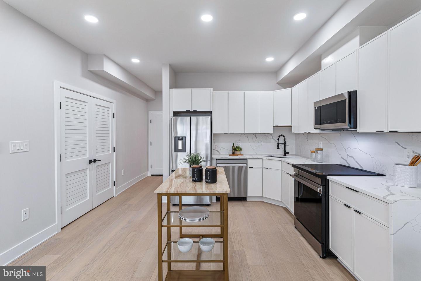 1516 EAST CAPITOL ST NE #A, WASHINGTON, District Of Columbia 20003, 2 Bedrooms Bedrooms, ,2 BathroomsBathrooms,Residential,For sale,1516 EAST CAPITOL ST NE #A,DCDC2234000 MLS # DCDC2234000