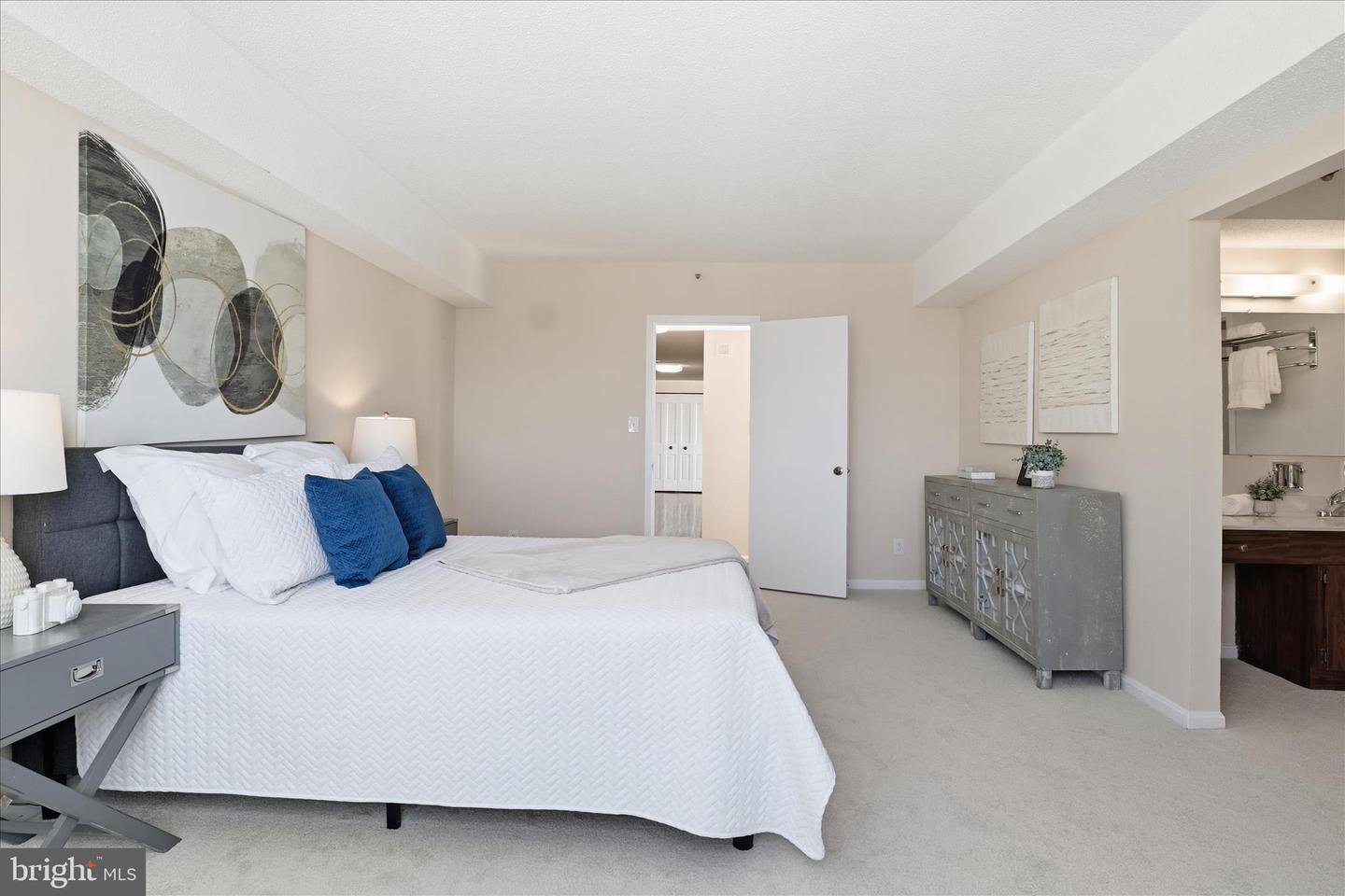 3713 S GEORGE MASON DR #1605W, FALLS CHURCH, Virginia 22041, 3 Bedrooms Bedrooms, ,2 BathroomsBathrooms,Residential,For sale,3713 S GEORGE MASON DR #1605W,VAFX2285770 MLS # VAFX2285770