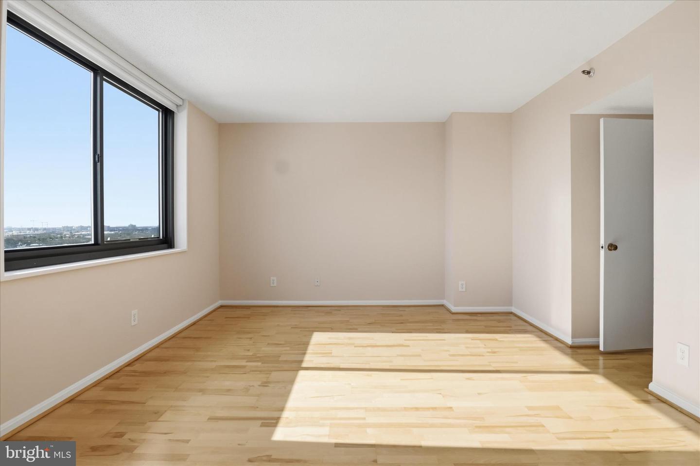 3713 S GEORGE MASON DR #1605W, FALLS CHURCH, Virginia 22041, 3 Bedrooms Bedrooms, ,2 BathroomsBathrooms,Residential,For sale,3713 S GEORGE MASON DR #1605W,VAFX2285770 MLS # VAFX2285770