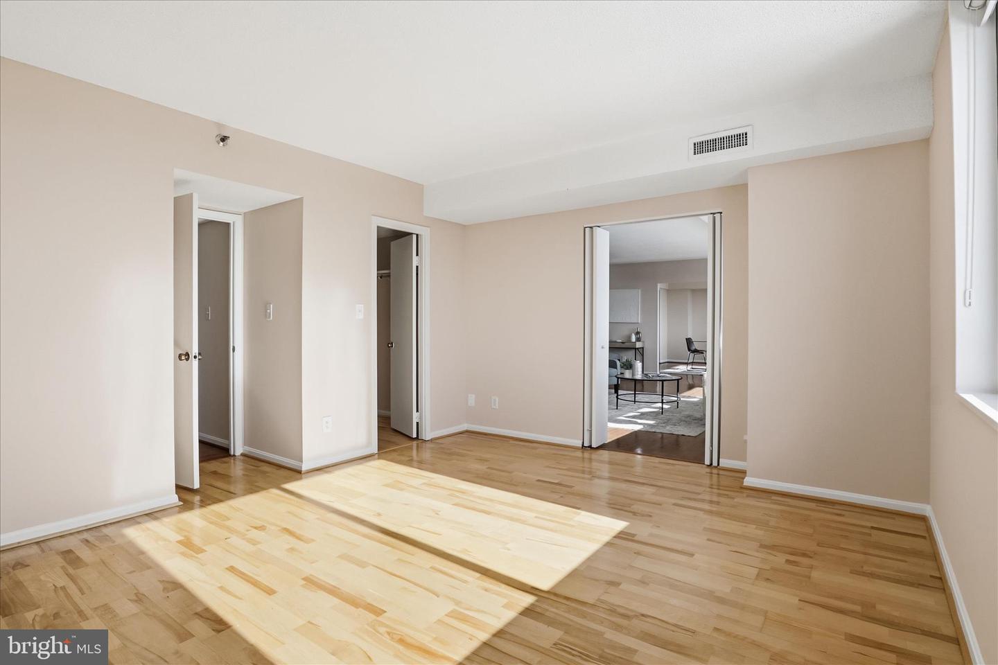 3713 S GEORGE MASON DR #1605W, FALLS CHURCH, Virginia 22041, 3 Bedrooms Bedrooms, ,2 BathroomsBathrooms,Residential,For sale,3713 S GEORGE MASON DR #1605W,VAFX2285770 MLS # VAFX2285770