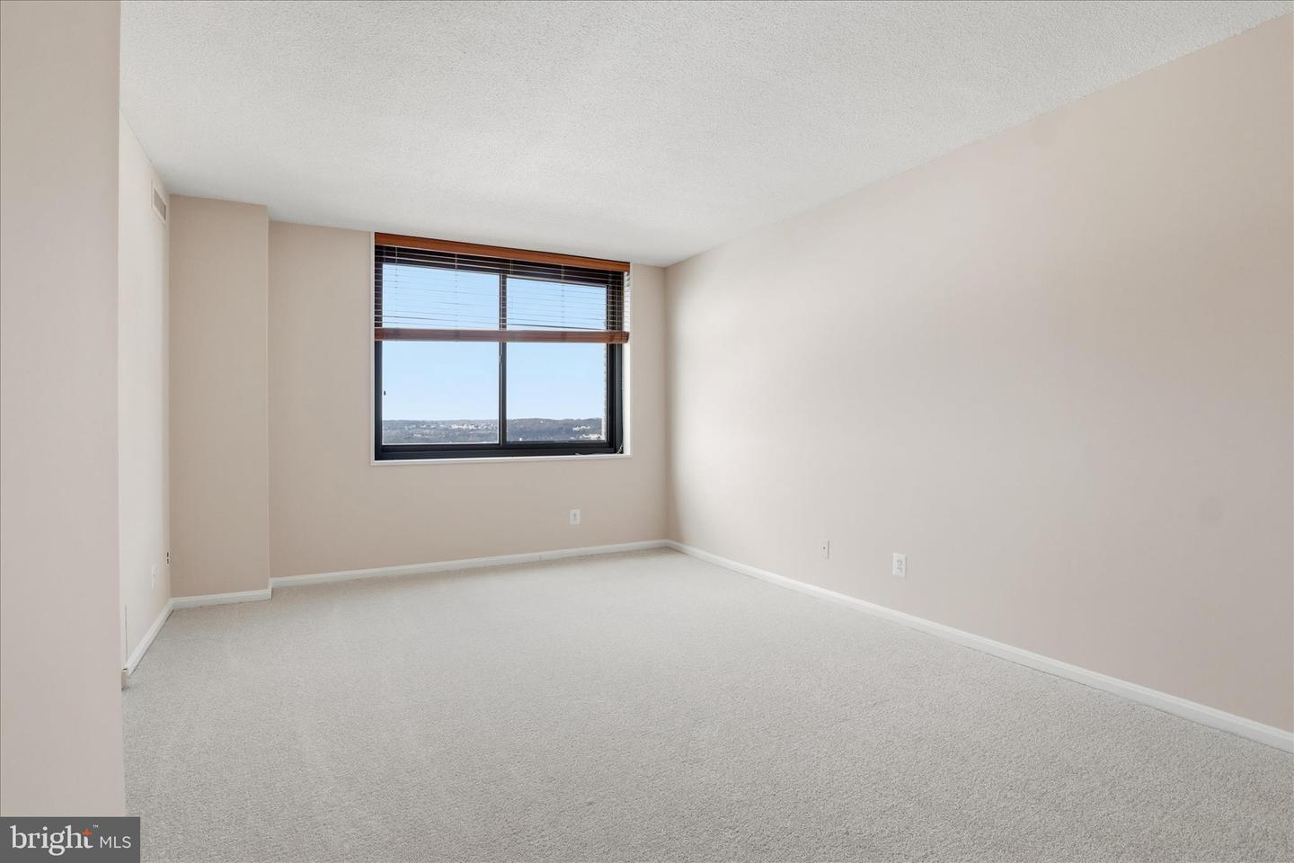 3713 S GEORGE MASON DR #1605W, FALLS CHURCH, Virginia 22041, 3 Bedrooms Bedrooms, ,2 BathroomsBathrooms,Residential,For sale,3713 S GEORGE MASON DR #1605W,VAFX2285770 MLS # VAFX2285770