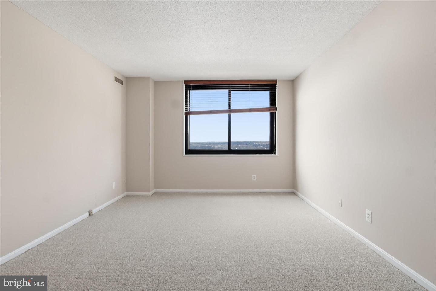 3713 S GEORGE MASON DR #1605W, FALLS CHURCH, Virginia 22041, 3 Bedrooms Bedrooms, ,2 BathroomsBathrooms,Residential,For sale,3713 S GEORGE MASON DR #1605W,VAFX2285770 MLS # VAFX2285770