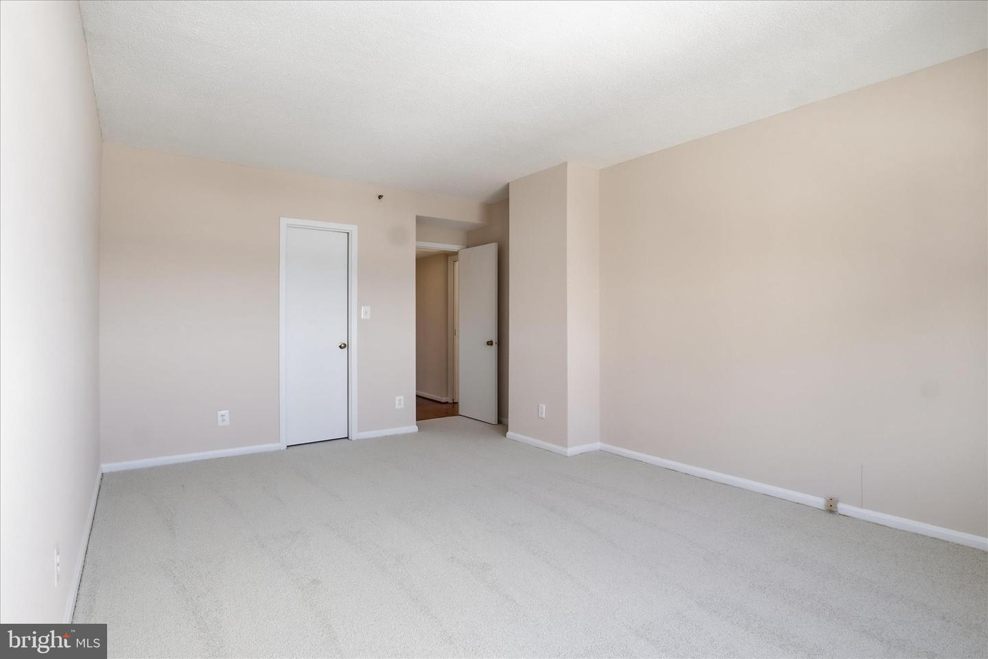 3713 S GEORGE MASON DR #1605W, FALLS CHURCH, Virginia 22041, 3 Bedrooms Bedrooms, ,2 BathroomsBathrooms,Residential,For sale,3713 S GEORGE MASON DR #1605W,VAFX2285770 MLS # VAFX2285770
