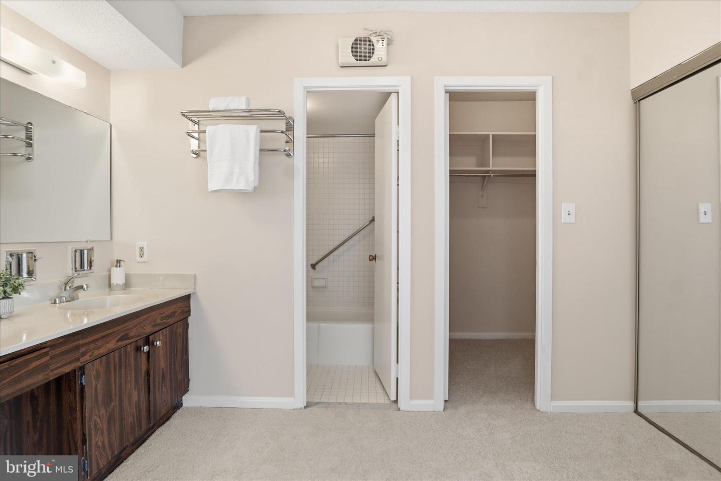 3713 S GEORGE MASON DR #1605W, FALLS CHURCH, Virginia 22041, 3 Bedrooms Bedrooms, ,2 BathroomsBathrooms,Residential,For sale,3713 S GEORGE MASON DR #1605W,VAFX2285770 MLS # VAFX2285770