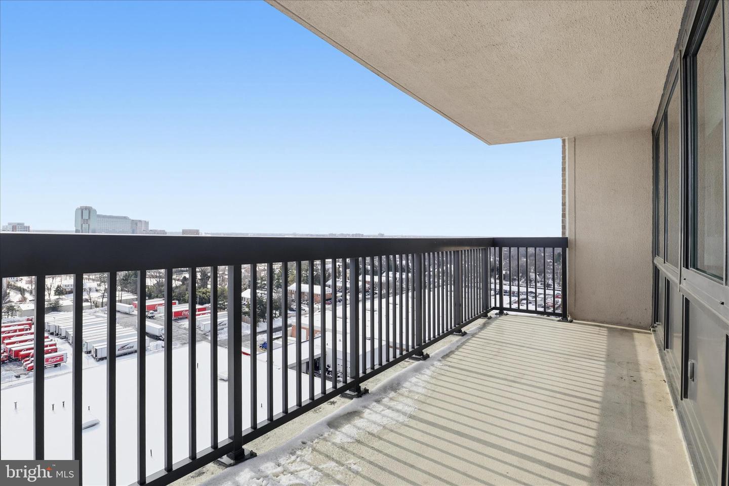 3713 S GEORGE MASON DR #1605W, FALLS CHURCH, Virginia 22041, 3 Bedrooms Bedrooms, ,2 BathroomsBathrooms,Residential,For sale,3713 S GEORGE MASON DR #1605W,VAFX2285770 MLS # VAFX2285770