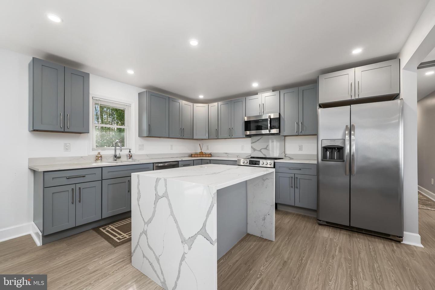 1001 WOODS PL, ALEXANDRIA, Virginia 22302, 5 Bedrooms Bedrooms, ,3 BathroomsBathrooms,Residential,For sale,1001 WOODS PL,VAAX2053460 MLS # VAAX2053460