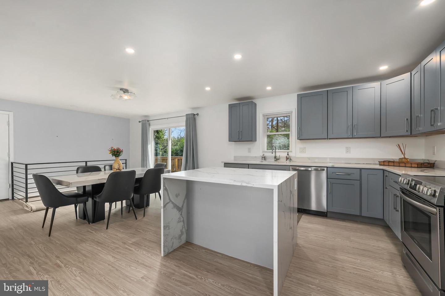 1001 WOODS PL, ALEXANDRIA, Virginia 22302, 5 Bedrooms Bedrooms, ,3 BathroomsBathrooms,Residential,For sale,1001 WOODS PL,VAAX2053460 MLS # VAAX2053460