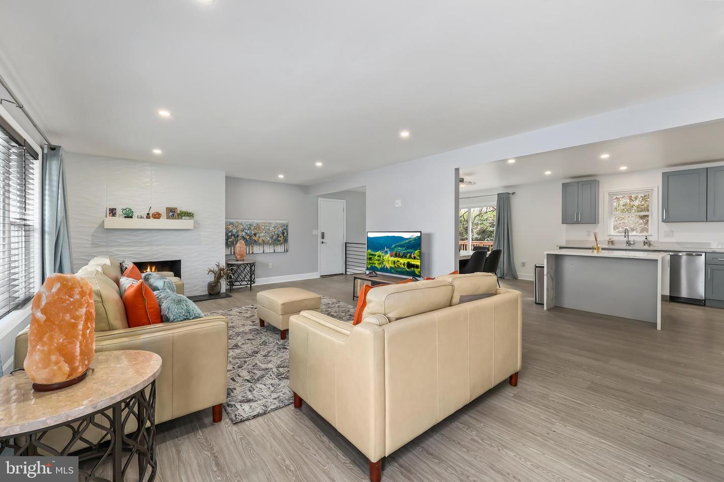 1001 WOODS PL, ALEXANDRIA, Virginia 22302, 5 Bedrooms Bedrooms, ,3 BathroomsBathrooms,Residential,For sale,1001 WOODS PL,VAAX2053460 MLS # VAAX2053460