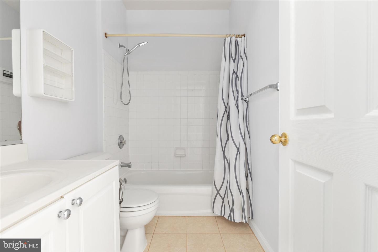 4200 MOZART BRIGADE LN #N, FAIRFAX, Virginia 22033, 2 Bedrooms Bedrooms, ,2 BathroomsBathrooms,Residential,For sale,4200 MOZART BRIGADE LN #N,VAFX2287570 MLS # VAFX2287570