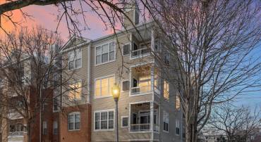 4200 MOZART BRIGADE LN #N, FAIRFAX, Virginia 22033, 2 Bedrooms Bedrooms, ,2 BathroomsBathrooms,Residential,For sale,4200 MOZART BRIGADE LN #N,VAFX2287570 MLS # VAFX2287570