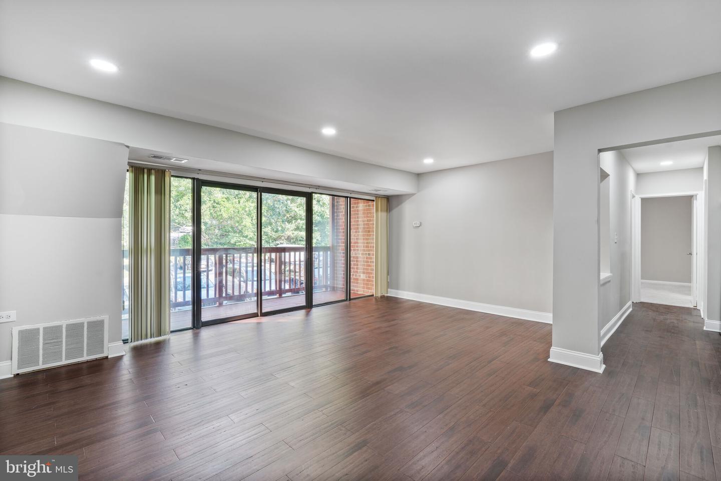 49 SKYHILL RD #201, ALEXANDRIA, Virginia 22314, 2 Bedrooms Bedrooms, ,2 BathroomsBathrooms,Residential,For sale,49 SKYHILL RD #201,VAAX2053622 MLS # VAAX2053622