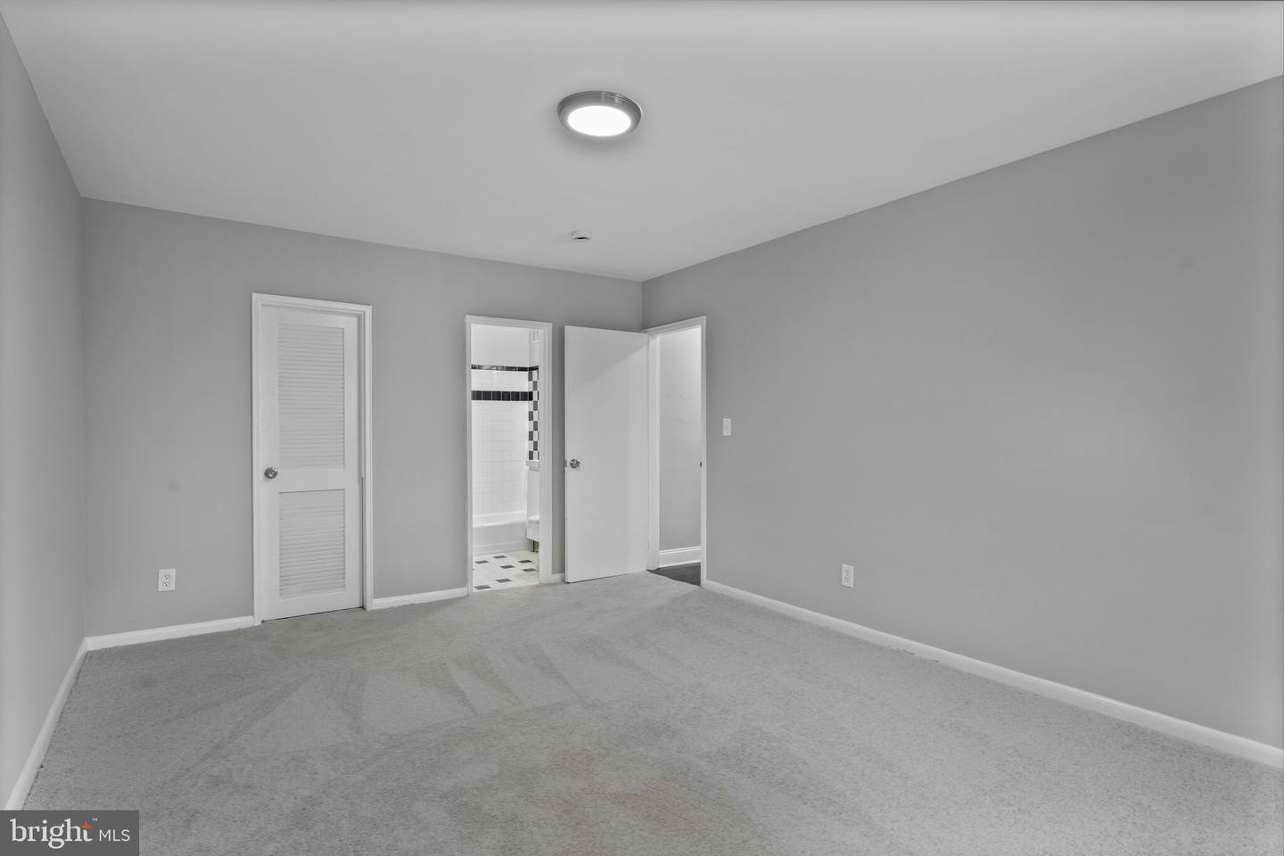 49 SKYHILL RD #201, ALEXANDRIA, Virginia 22314, 2 Bedrooms Bedrooms, ,2 BathroomsBathrooms,Residential,For sale,49 SKYHILL RD #201,VAAX2053622 MLS # VAAX2053622