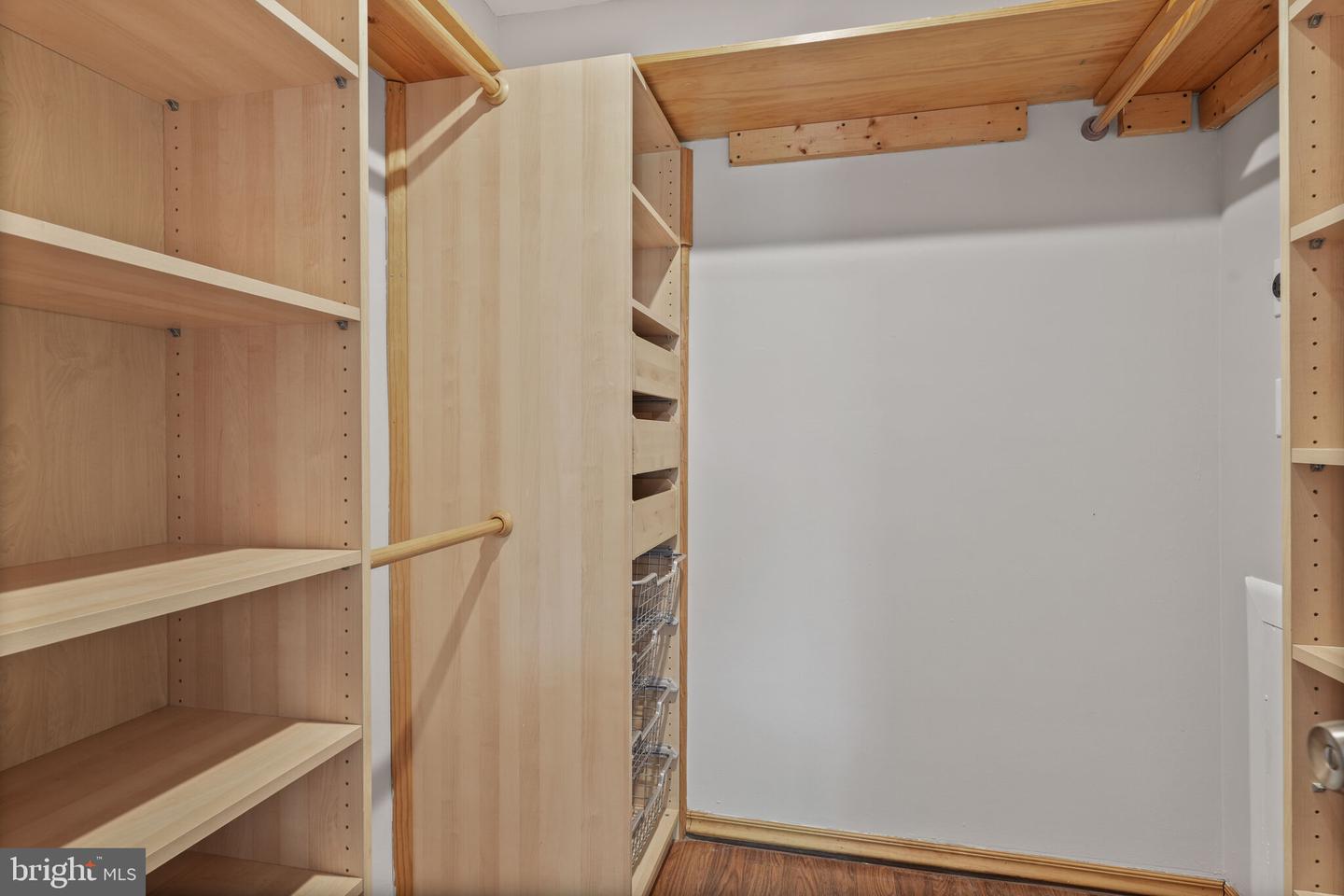 49 SKYHILL RD #201, ALEXANDRIA, Virginia 22314, 2 Bedrooms Bedrooms, ,2 BathroomsBathrooms,Residential,For sale,49 SKYHILL RD #201,VAAX2053622 MLS # VAAX2053622