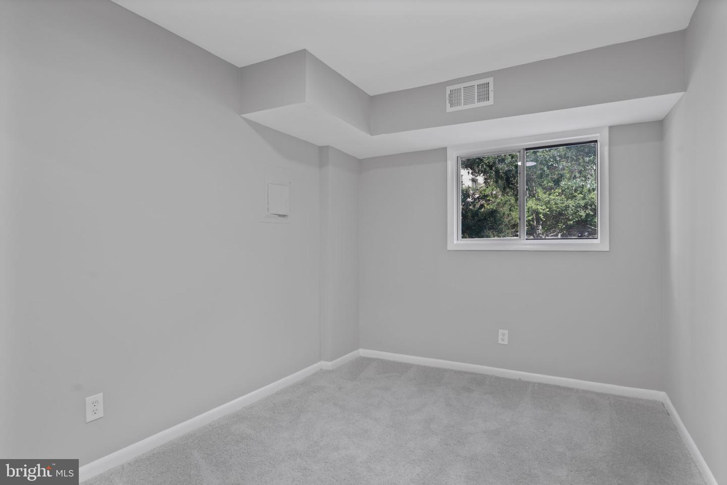 49 SKYHILL RD #201, ALEXANDRIA, Virginia 22314, 2 Bedrooms Bedrooms, ,2 BathroomsBathrooms,Residential,For sale,49 SKYHILL RD #201,VAAX2053622 MLS # VAAX2053622