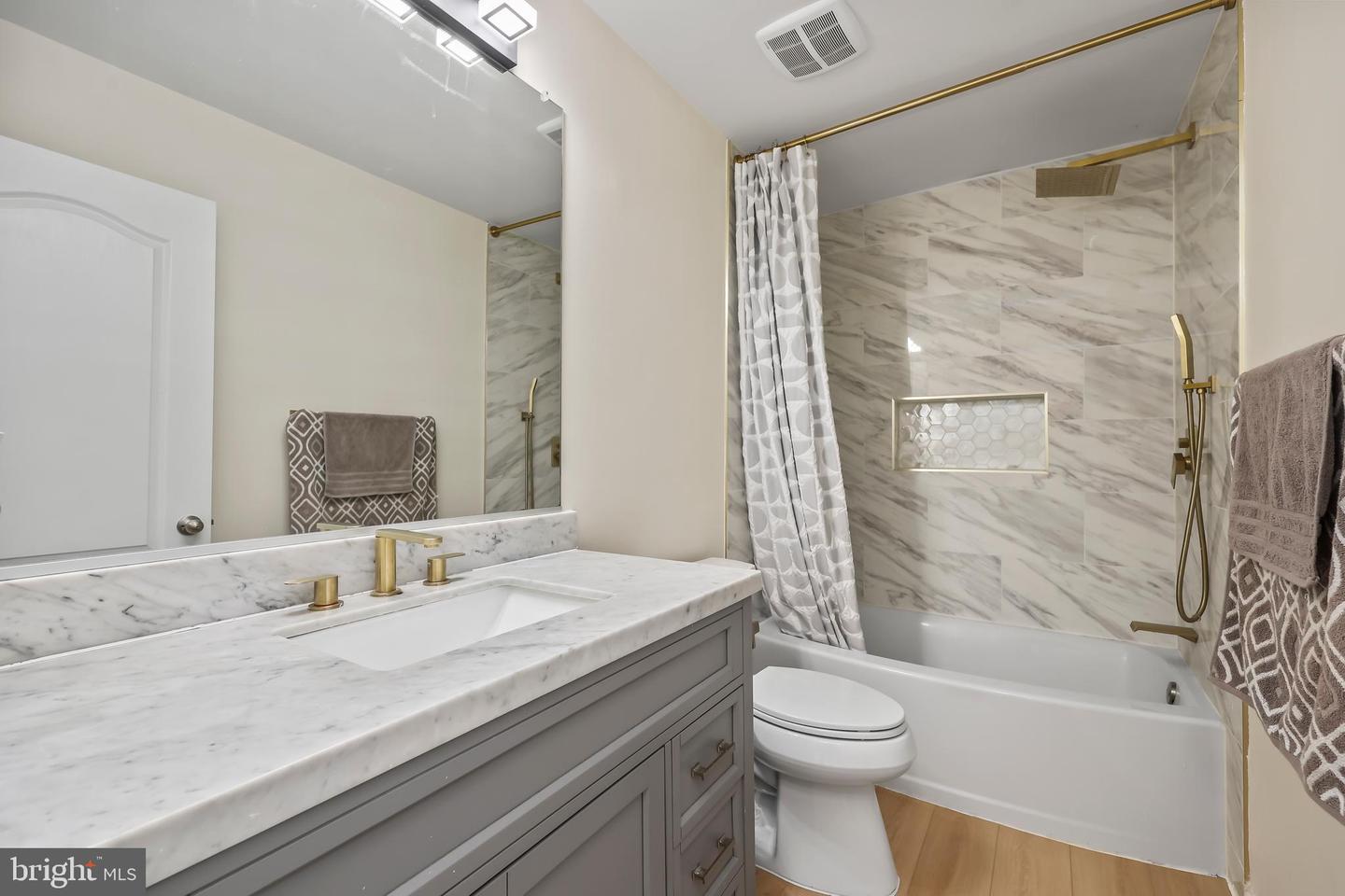 17016 BEVERIDGE DR, DUMFRIES, Virginia 22026, 3 Bedrooms Bedrooms, ,2 BathroomsBathrooms,Residential,For sale,17016 BEVERIDGE DR,VAPW2111452 MLS # VAPW2111452