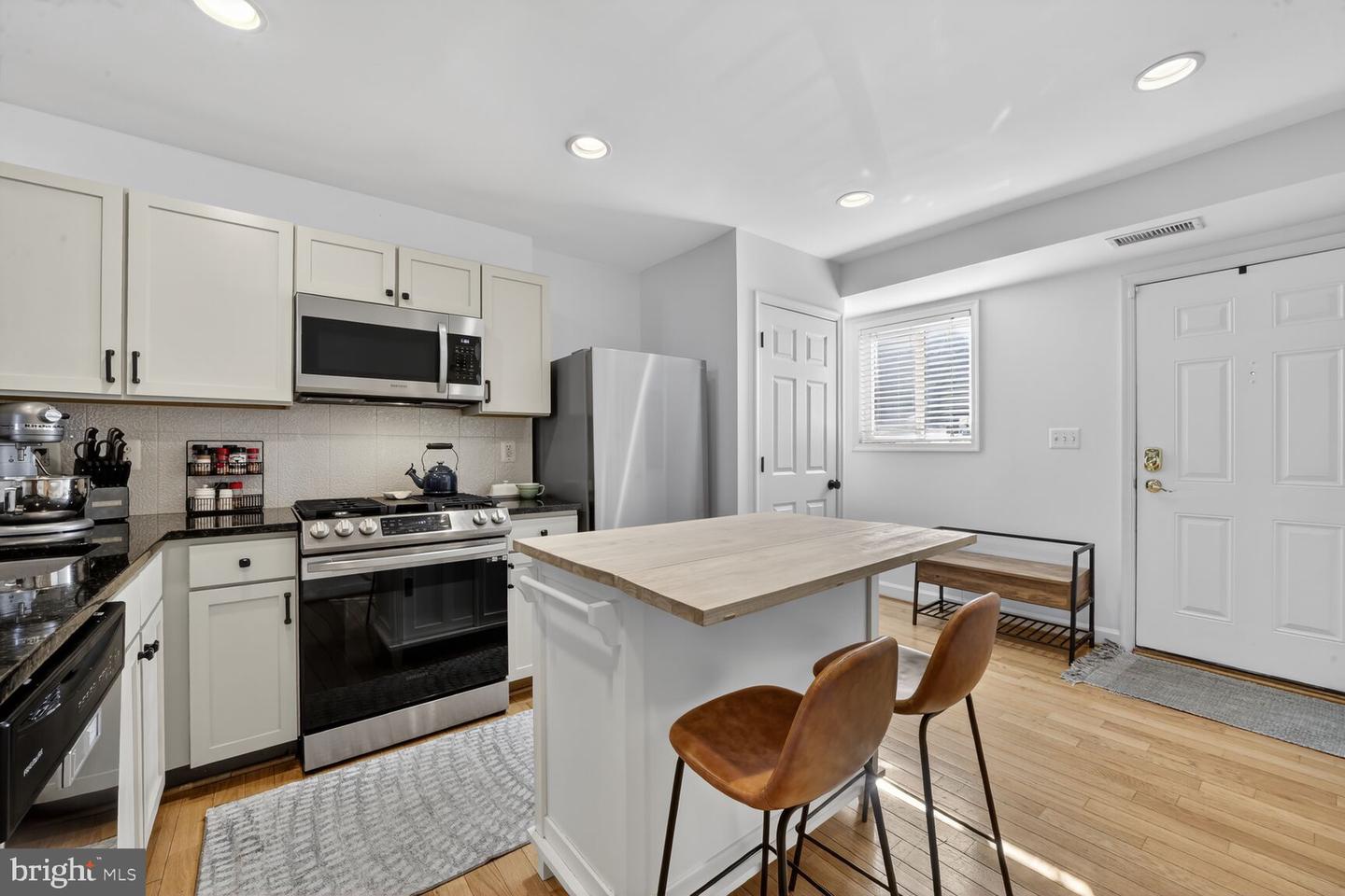 1617-B N VAN DORN ST, ALEXANDRIA, Virginia 22304, 2 Bedrooms Bedrooms, ,1 BathroomBathrooms,Residential,For sale,1617-B N VAN DORN ST,VAAX2044398 MLS # VAAX2044398