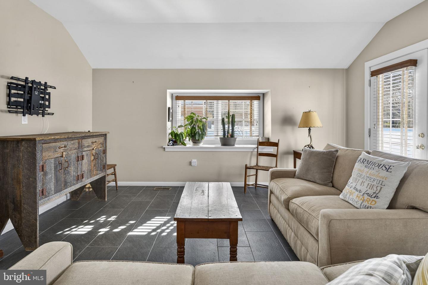 100 S HUGHES ST, HAMILTON, Virginia 20158, 3 Bedrooms Bedrooms, ,3 BathroomsBathrooms,Residential,For sale,100 S HUGHES ST,VALO2113894 MLS # VALO2113894