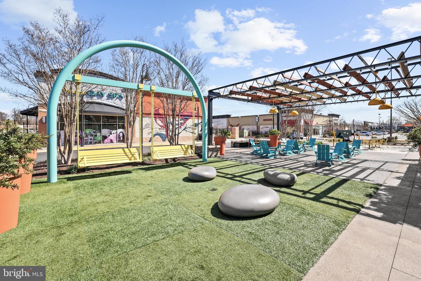 7057 HUNTLEY RUN PL #120, ALEXANDRIA, Virginia 22306, 2 Bedrooms Bedrooms, ,2 BathroomsBathrooms,Residential,For sale,7057 HUNTLEY RUN PL #120,VAFX2285768 MLS # VAFX2285768