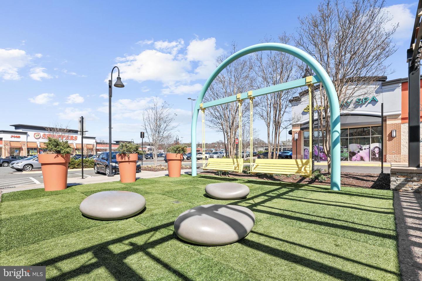 7057 HUNTLEY RUN PL #120, ALEXANDRIA, Virginia 22306, 2 Bedrooms Bedrooms, ,2 BathroomsBathrooms,Residential,For sale,7057 HUNTLEY RUN PL #120,VAFX2285768 MLS # VAFX2285768