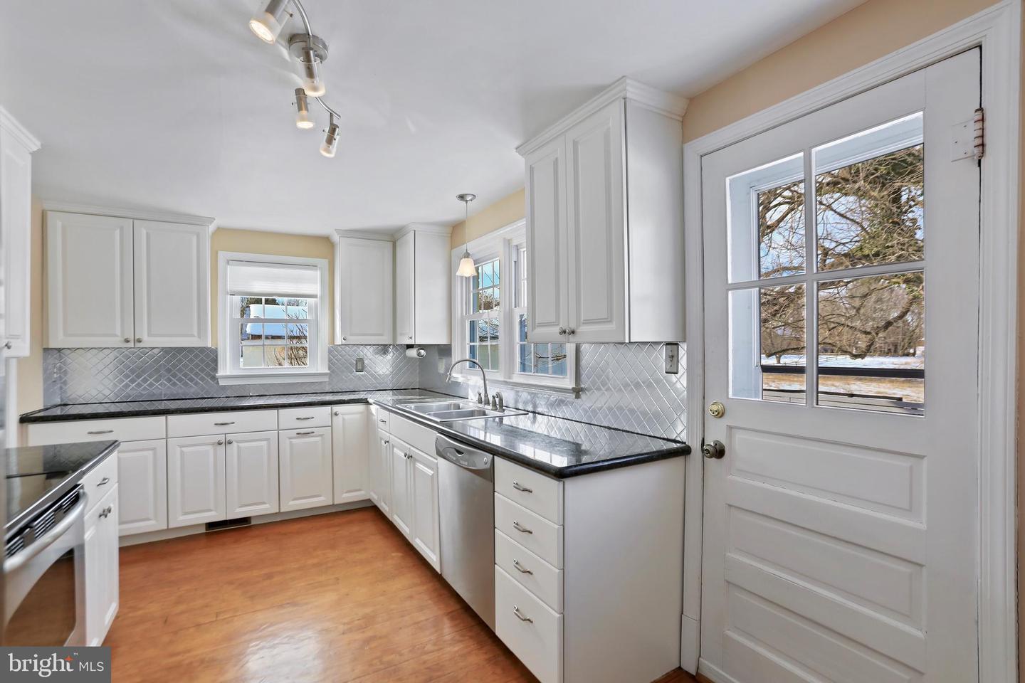 391 E COLONIAL HWY, HAMILTON, Virginia 20158, 3 Bedrooms Bedrooms, ,2 BathroomsBathrooms,Residential,For sale,391 E COLONIAL HWY,VALO2114162 MLS # VALO2114162