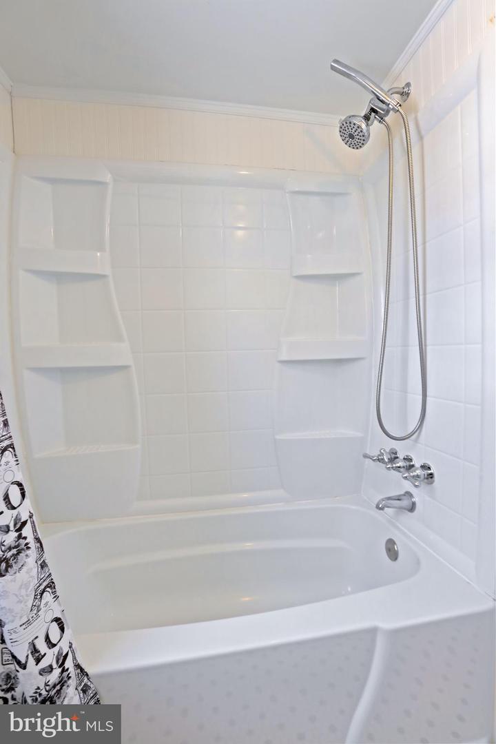 391 E COLONIAL HWY, HAMILTON, Virginia 20158, 3 Bedrooms Bedrooms, ,2 BathroomsBathrooms,Residential,For sale,391 E COLONIAL HWY,VALO2114162 MLS # VALO2114162