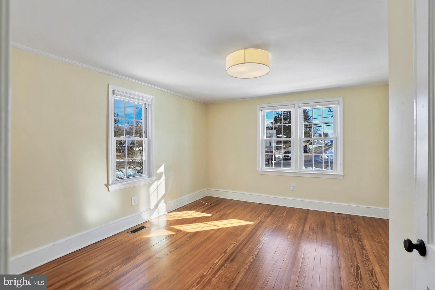 391 E COLONIAL HWY, HAMILTON, Virginia 20158, 3 Bedrooms Bedrooms, ,2 BathroomsBathrooms,Residential,For sale,391 E COLONIAL HWY,VALO2114162 MLS # VALO2114162