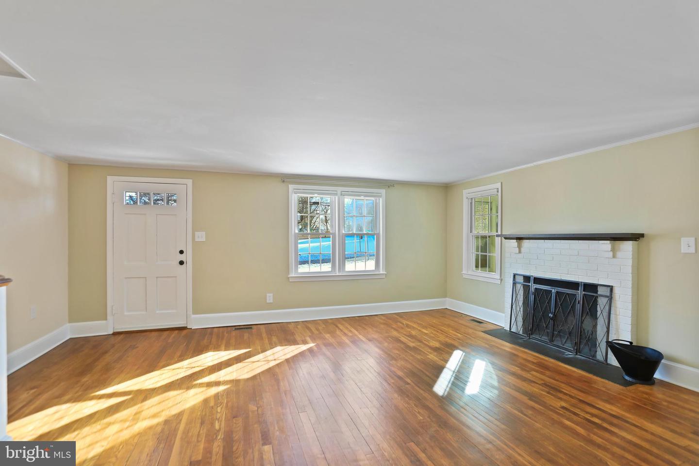 391 E COLONIAL HWY, HAMILTON, Virginia 20158, 3 Bedrooms Bedrooms, ,2 BathroomsBathrooms,Residential,For sale,391 E COLONIAL HWY,VALO2114162 MLS # VALO2114162