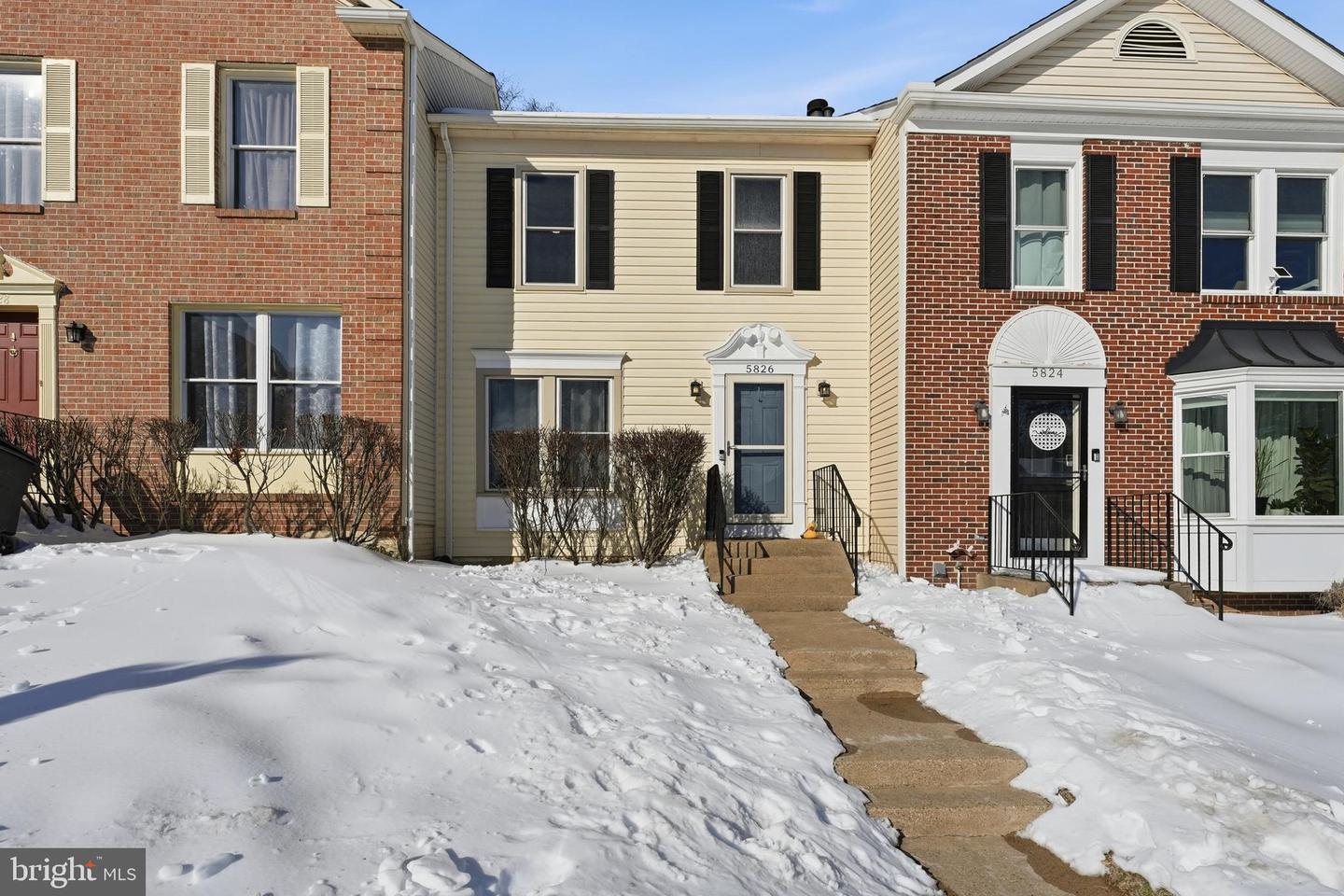 5826 WESTWATER CT, CENTREVILLE, Virginia 20121, 3 Bedrooms Bedrooms, 7 Rooms Rooms,2 BathroomsBathrooms,Residential,For sale,5826 WESTWATER CT,VAFX2286954 MLS # VAFX2286954