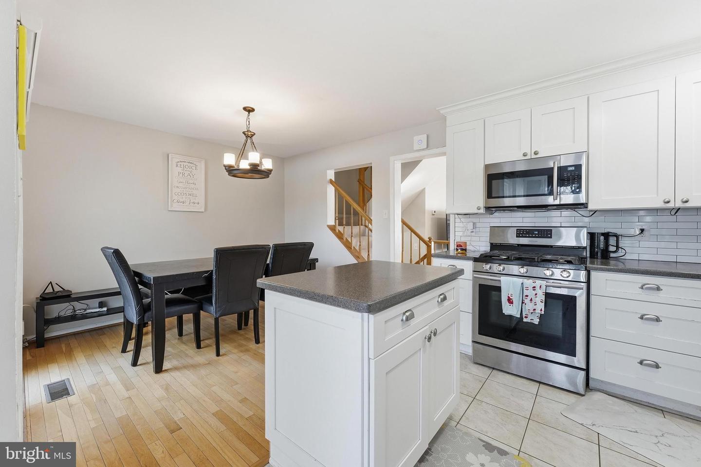 5826 WESTWATER CT, CENTREVILLE, Virginia 20121, 3 Bedrooms Bedrooms, 7 Rooms Rooms,2 BathroomsBathrooms,Residential,For sale,5826 WESTWATER CT,VAFX2286954 MLS # VAFX2286954