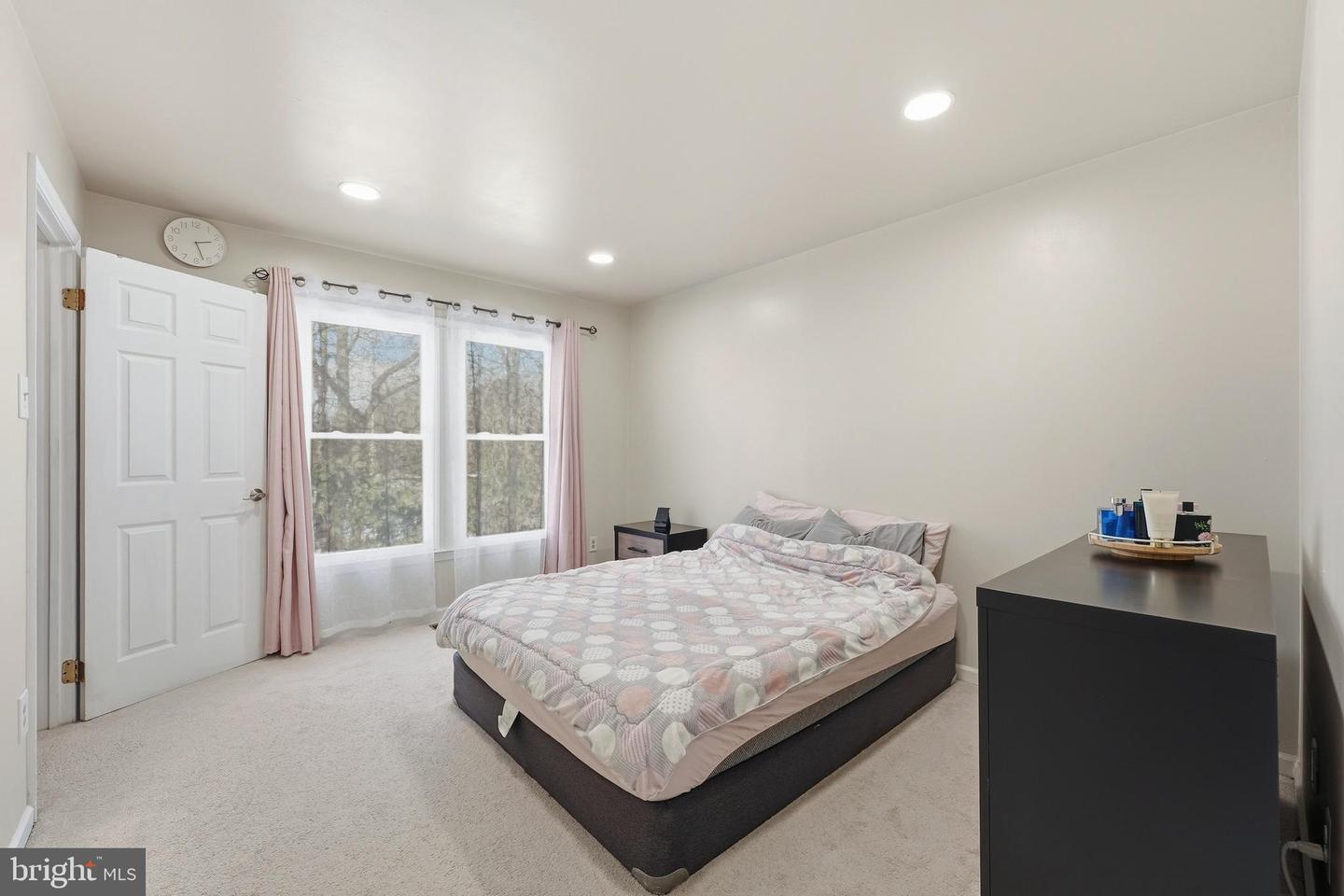 5826 WESTWATER CT, CENTREVILLE, Virginia 20121, 3 Bedrooms Bedrooms, 7 Rooms Rooms,2 BathroomsBathrooms,Residential,For sale,5826 WESTWATER CT,VAFX2286954 MLS # VAFX2286954