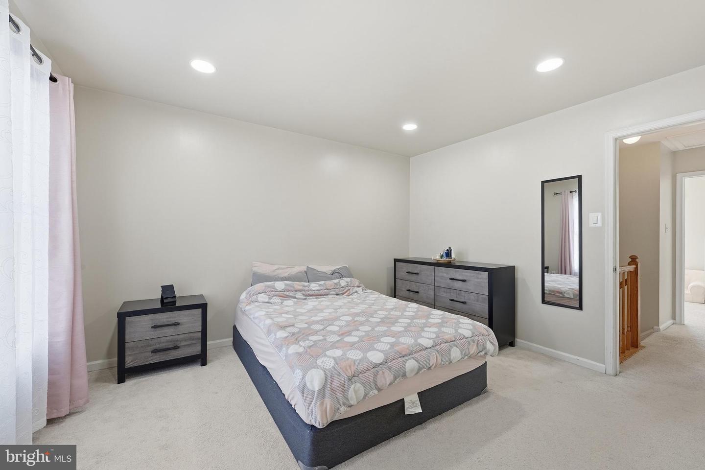 5826 WESTWATER CT, CENTREVILLE, Virginia 20121, 3 Bedrooms Bedrooms, 7 Rooms Rooms,2 BathroomsBathrooms,Residential,For sale,5826 WESTWATER CT,VAFX2286954 MLS # VAFX2286954