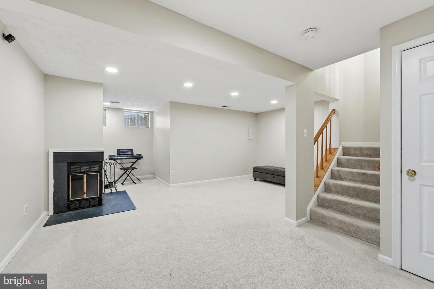 5826 WESTWATER CT, CENTREVILLE, Virginia 20121, 3 Bedrooms Bedrooms, 7 Rooms Rooms,2 BathroomsBathrooms,Residential,For sale,5826 WESTWATER CT,VAFX2286954 MLS # VAFX2286954