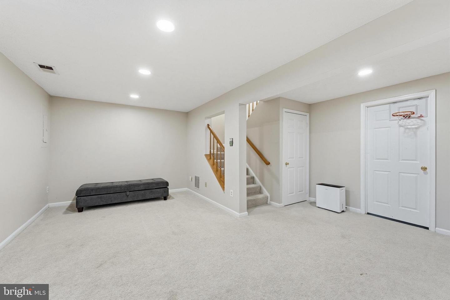 5826 WESTWATER CT, CENTREVILLE, Virginia 20121, 3 Bedrooms Bedrooms, 7 Rooms Rooms,2 BathroomsBathrooms,Residential,For sale,5826 WESTWATER CT,VAFX2286954 MLS # VAFX2286954