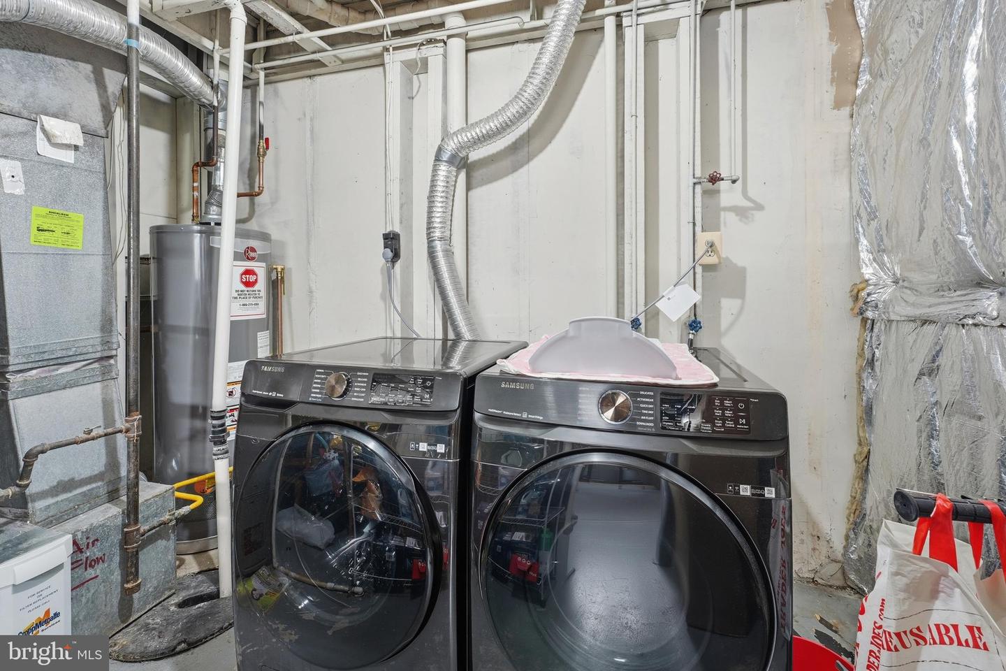 5826 WESTWATER CT, CENTREVILLE, Virginia 20121, 3 Bedrooms Bedrooms, 7 Rooms Rooms,2 BathroomsBathrooms,Residential,For sale,5826 WESTWATER CT,VAFX2286954 MLS # VAFX2286954