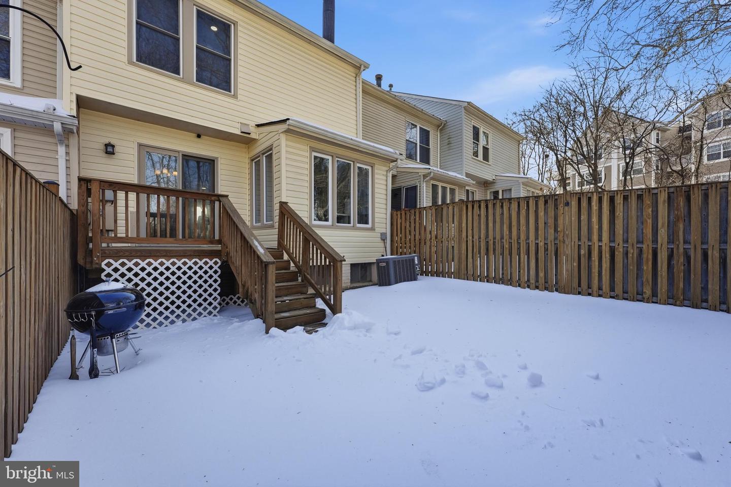 5826 WESTWATER CT, CENTREVILLE, Virginia 20121, 3 Bedrooms Bedrooms, 7 Rooms Rooms,2 BathroomsBathrooms,Residential,For sale,5826 WESTWATER CT,VAFX2286954 MLS # VAFX2286954