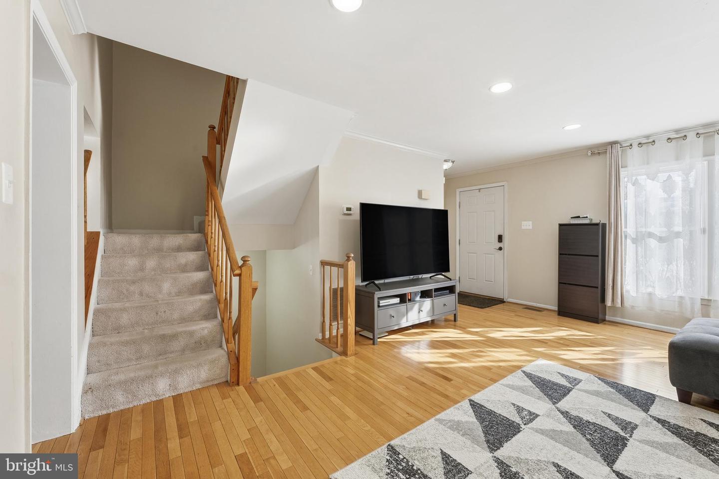 5826 WESTWATER CT, CENTREVILLE, Virginia 20121, 3 Bedrooms Bedrooms, 7 Rooms Rooms,2 BathroomsBathrooms,Residential,For sale,5826 WESTWATER CT,VAFX2286954 MLS # VAFX2286954