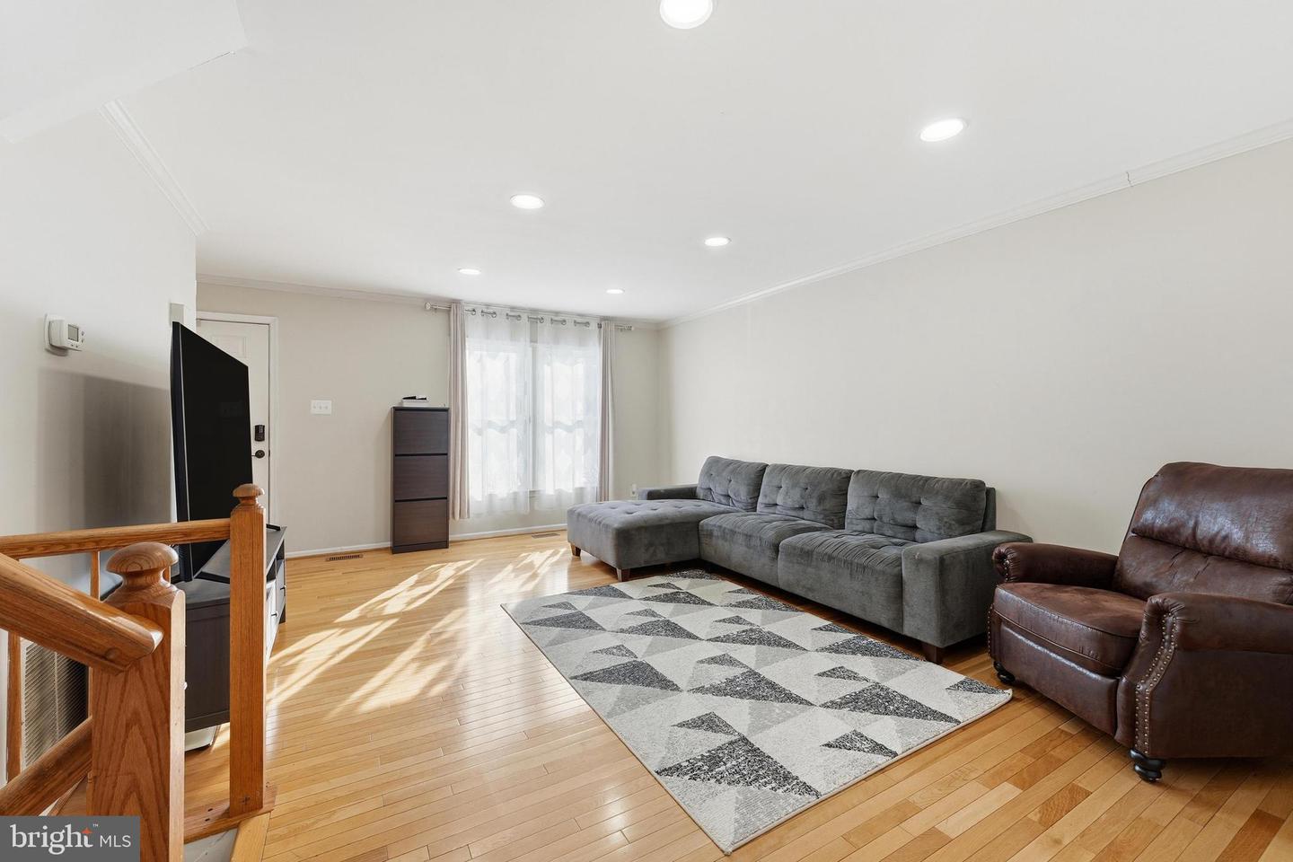 5826 WESTWATER CT, CENTREVILLE, Virginia 20121, 3 Bedrooms Bedrooms, 7 Rooms Rooms,2 BathroomsBathrooms,Residential,For sale,5826 WESTWATER CT,VAFX2286954 MLS # VAFX2286954