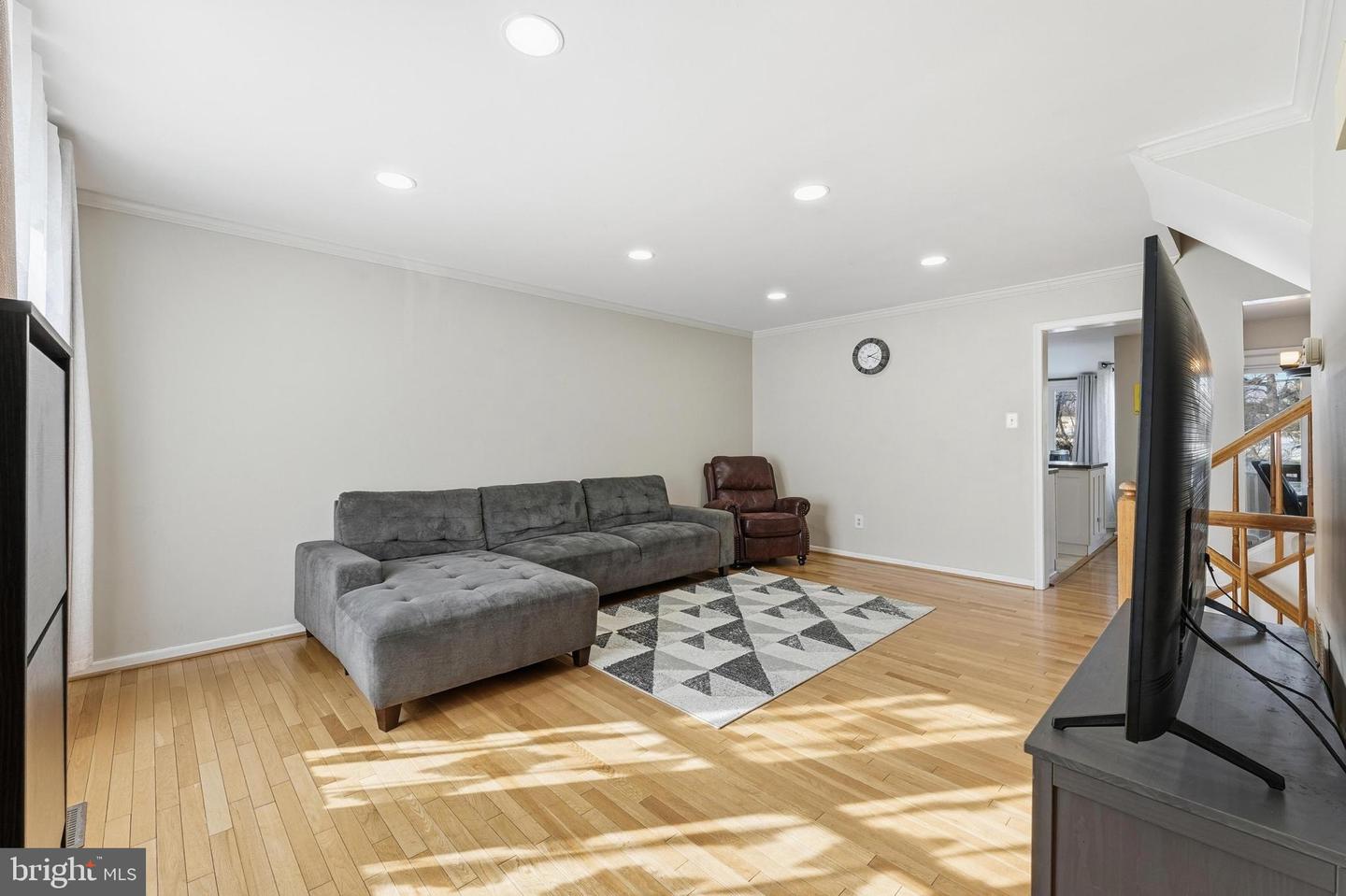 5826 WESTWATER CT, CENTREVILLE, Virginia 20121, 3 Bedrooms Bedrooms, 7 Rooms Rooms,2 BathroomsBathrooms,Residential,For sale,5826 WESTWATER CT,VAFX2286954 MLS # VAFX2286954