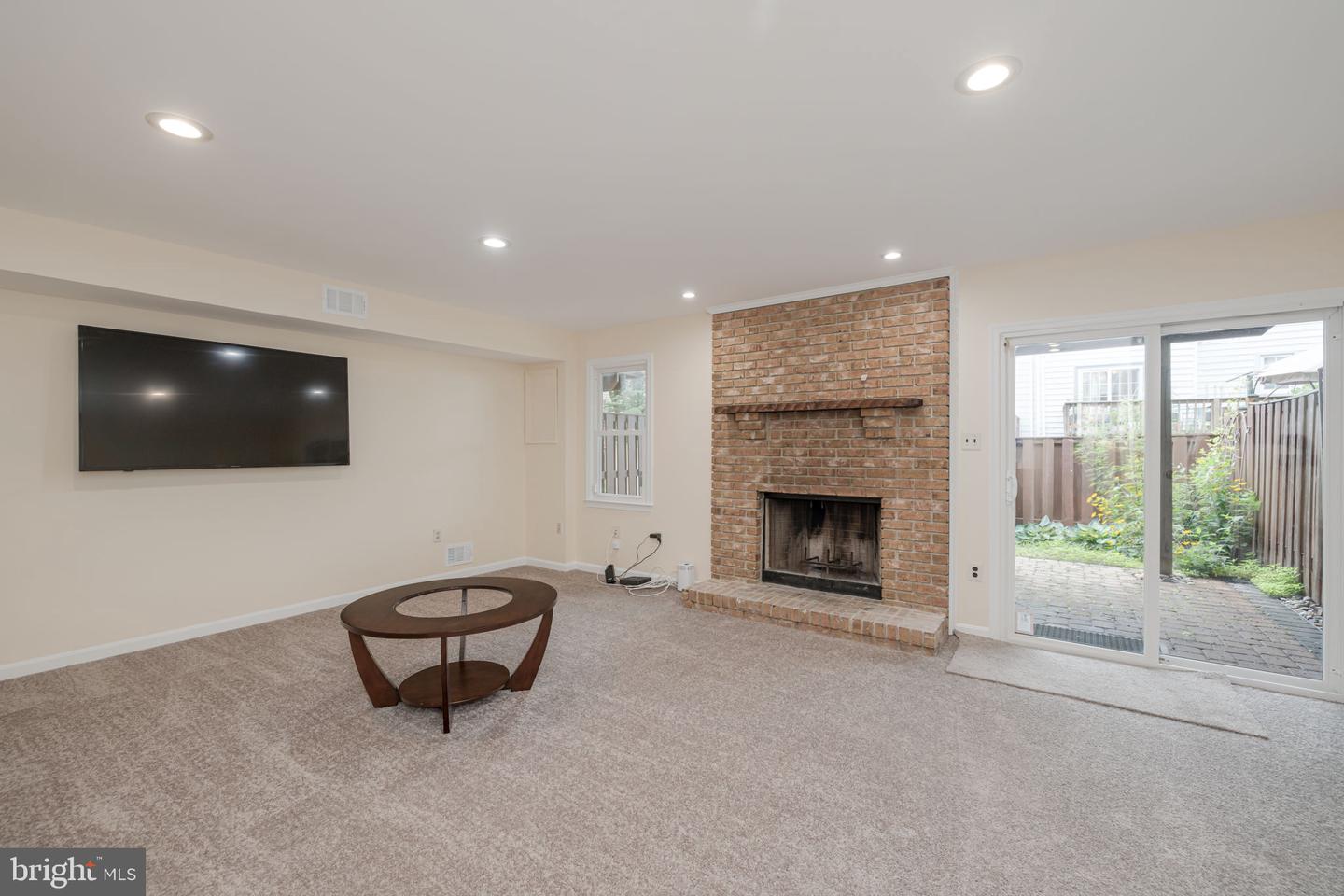 6005 SOUTHWARD WAY, ALEXANDRIA, Virginia 22315, 3 Bedrooms Bedrooms, ,3 BathroomsBathrooms,Residential,For sale,6005 SOUTHWARD WAY,VAFX2287076 MLS # VAFX2287076