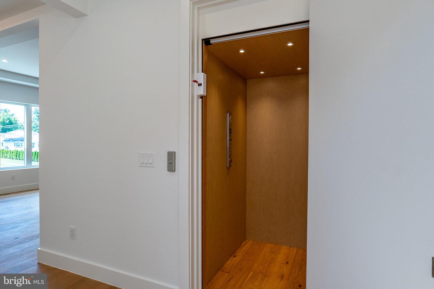 1935 FOXHALL RD, MCLEAN, Virginia 22101, 6 Bedrooms Bedrooms, ,6 BathroomsBathrooms,Residential,For sale,1935 FOXHALL RD,VAFX2287446 MLS # VAFX2287446