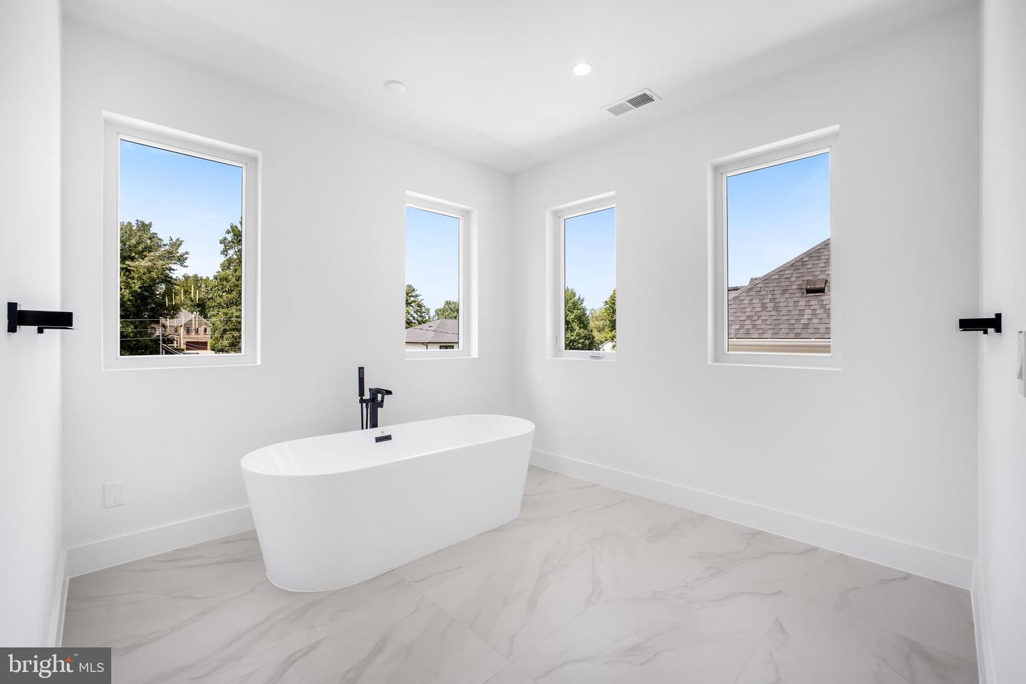 1935 FOXHALL RD, MCLEAN, Virginia 22101, 6 Bedrooms Bedrooms, ,6 BathroomsBathrooms,Residential,For sale,1935 FOXHALL RD,VAFX2287446 MLS # VAFX2287446