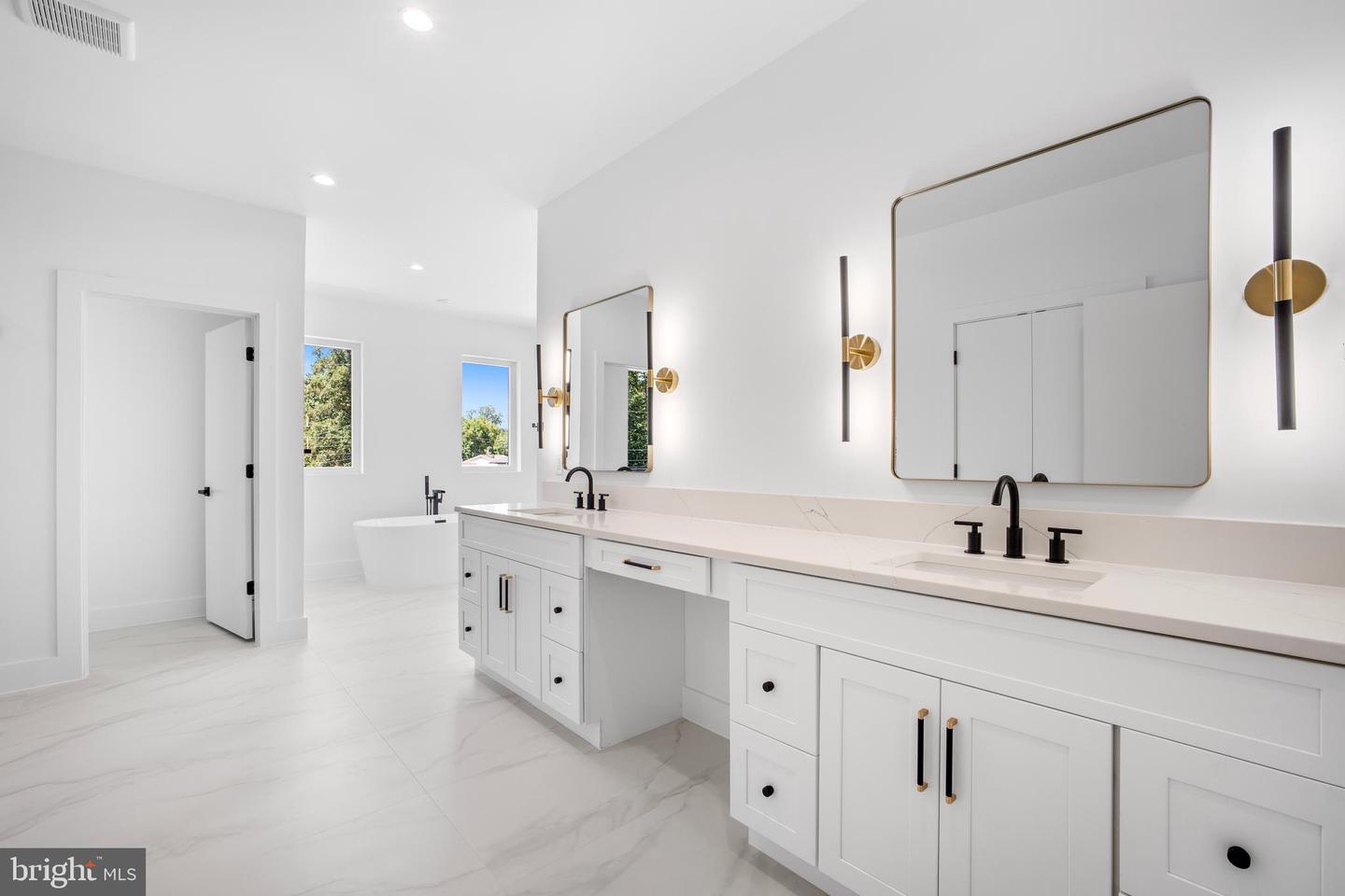 1935 FOXHALL RD, MCLEAN, Virginia 22101, 6 Bedrooms Bedrooms, ,6 BathroomsBathrooms,Residential,For sale,1935 FOXHALL RD,VAFX2287446 MLS # VAFX2287446