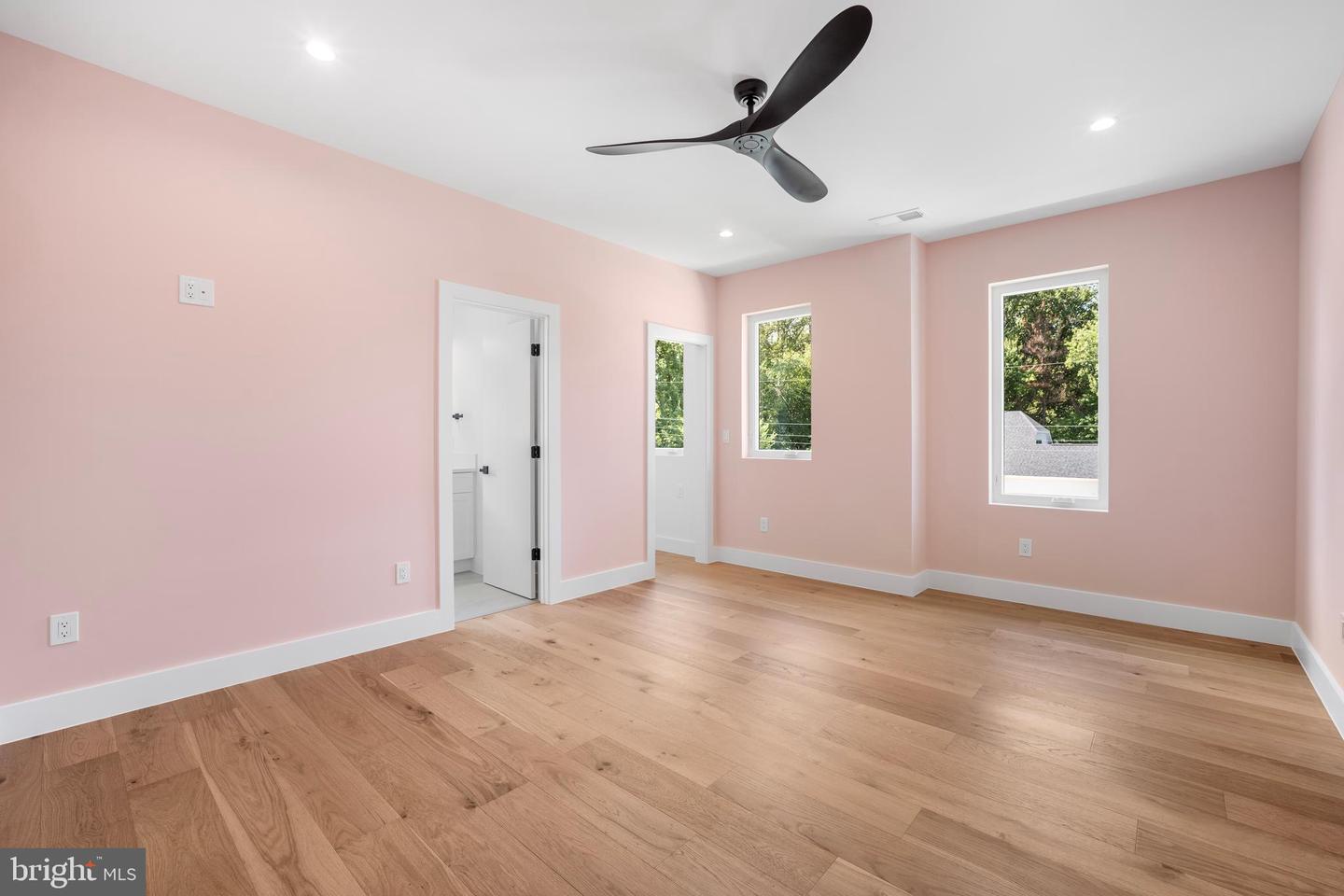 1935 FOXHALL RD, MCLEAN, Virginia 22101, 6 Bedrooms Bedrooms, ,6 BathroomsBathrooms,Residential,For sale,1935 FOXHALL RD,VAFX2287446 MLS # VAFX2287446