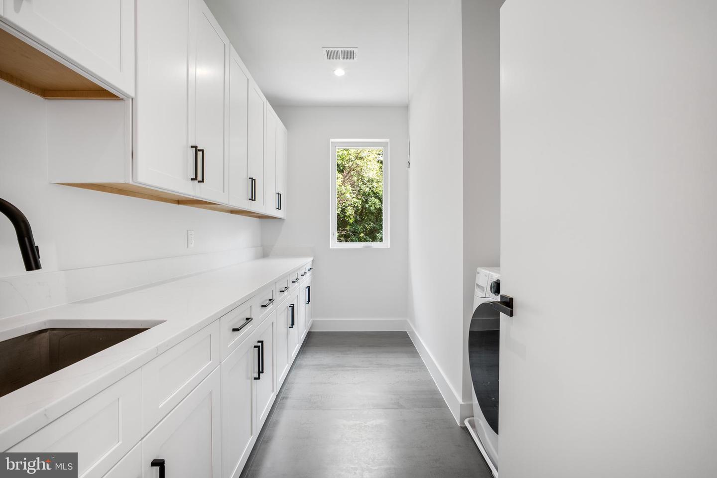 1935 FOXHALL RD, MCLEAN, Virginia 22101, 6 Bedrooms Bedrooms, ,6 BathroomsBathrooms,Residential,For sale,1935 FOXHALL RD,VAFX2287446 MLS # VAFX2287446