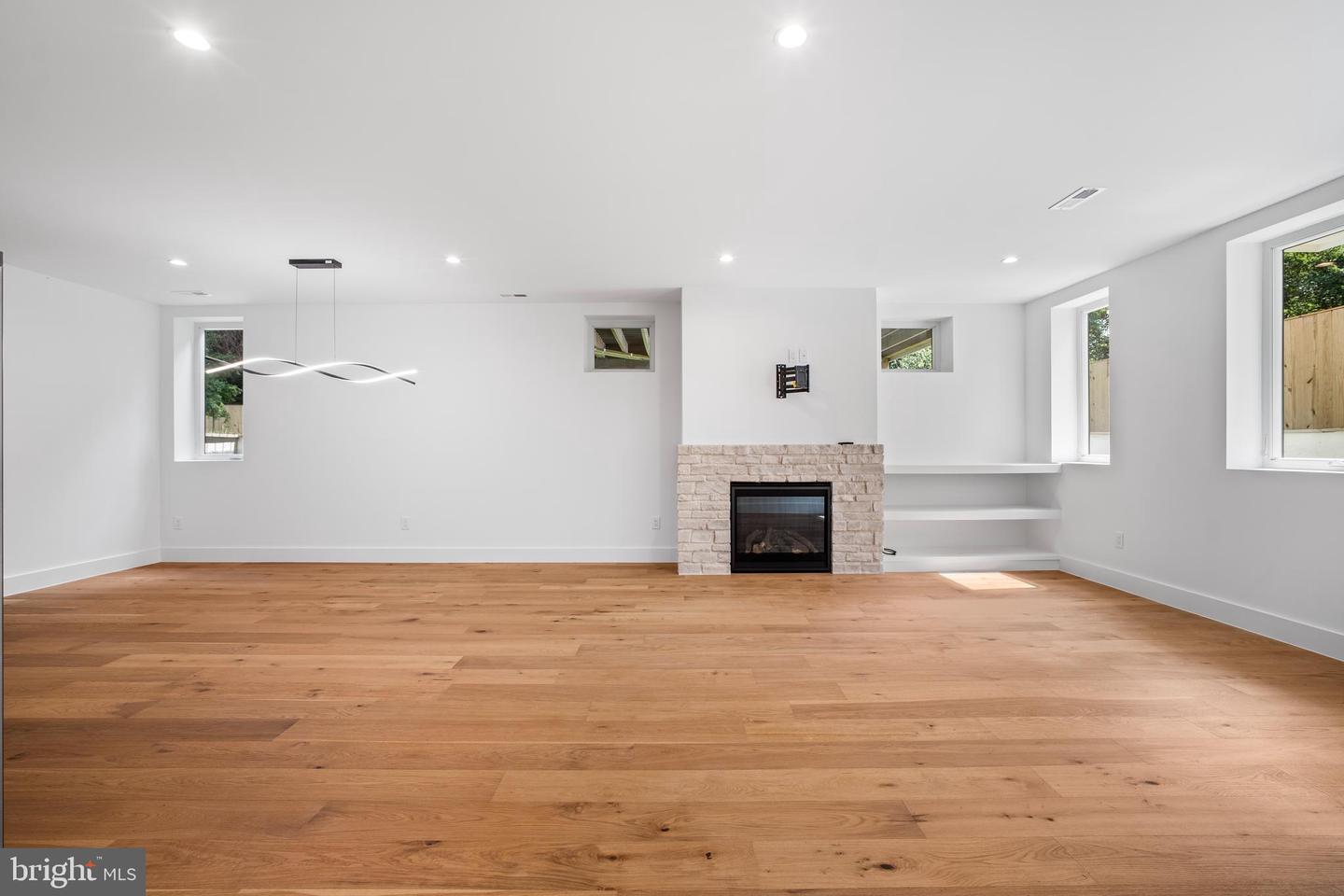 1935 FOXHALL RD, MCLEAN, Virginia 22101, 6 Bedrooms Bedrooms, ,6 BathroomsBathrooms,Residential,For sale,1935 FOXHALL RD,VAFX2287446 MLS # VAFX2287446