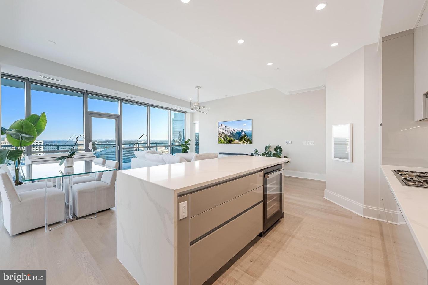 7887 JONES BRANCH DR #1002, MCLEAN, Virginia 22102, 2 Bedrooms Bedrooms, ,2 BathroomsBathrooms,Residential,For sale,7887 JONES BRANCH DR #1002,VAFX2287588 MLS # VAFX2287588